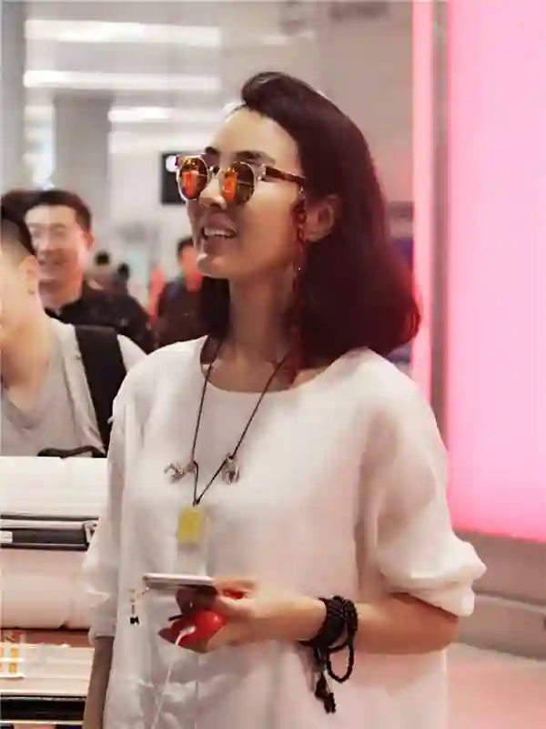 姜文助她“一脱成名”，戏外却守身如玉，50岁依旧未婚