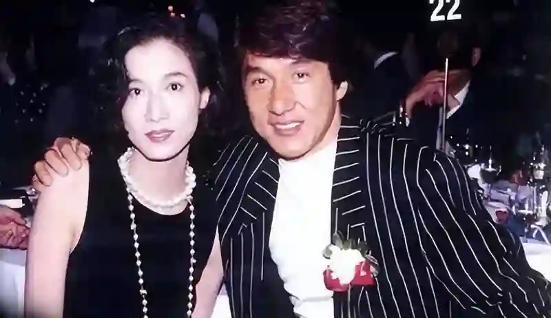 都说吴绮莉人生失败，自己糟糕，女儿也糟糕，可林凤娇也好不到哪