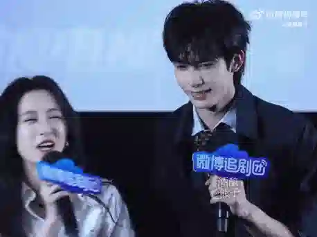 这两张脸谈恋爱，怎么可能有人反对？