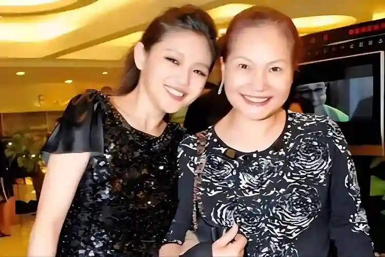 S家御用记者再发声！S妈想在六一探望孩子，却得不到汪小菲的回应