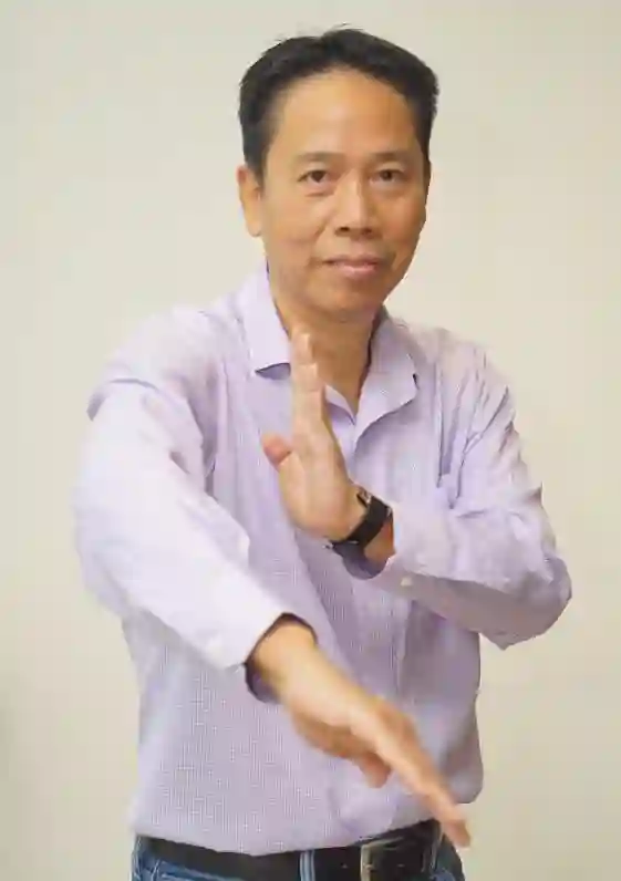 王祖蓝68岁舅舅欠债1307万被颁令破产，去年和娇妻生下第三个儿子