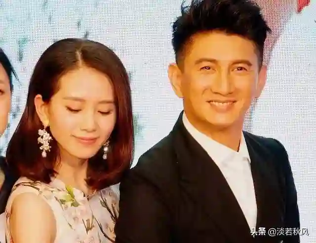 吴奇隆上海被偶遇，手上婚戒抢镜，与刘诗诗婚变传闻，不攻自破！