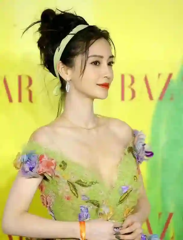 85花活动：杨颖不自信，杨幂终于不“露”了，赵丽颖还是“土”