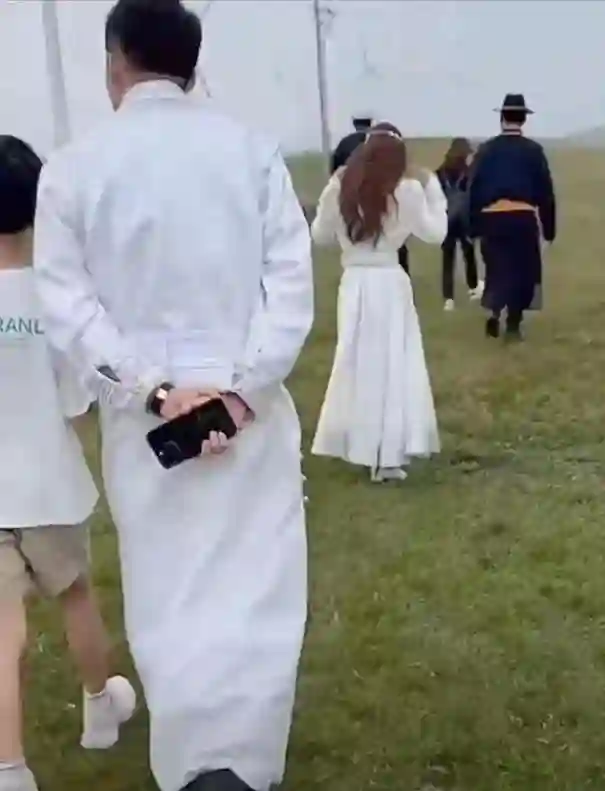 大S孩子正脸照曝光，玥儿长得太像大S，汪小菲一招和S妈划清界限