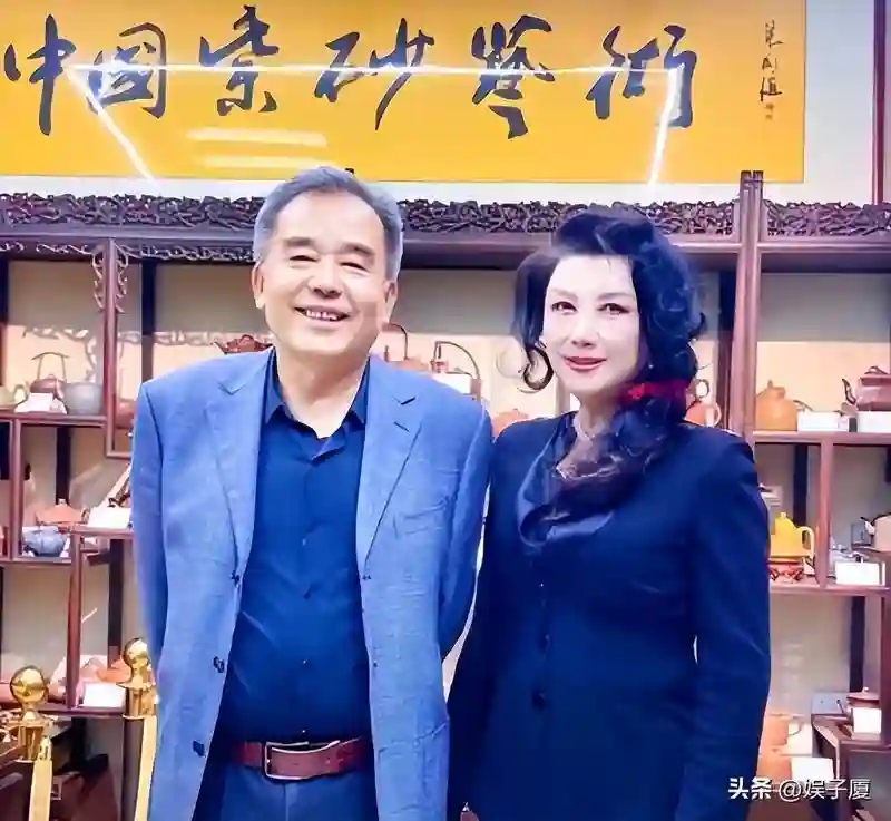 她倾国倾城，却拒绝潜规则，断送前程，如今62岁开创新天地