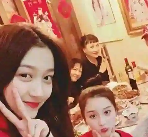 六小龄童为34岁女儿婚事发愁，女儿颜值曝光，才发现为啥没人敢追