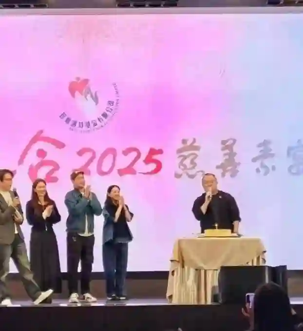 一波未平一波又起，曾志伟和乔妹的合照，展现了内娱的“另一面”
