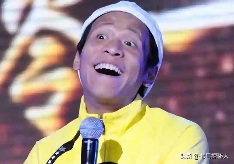 成名后抛弃原配，与女粉丝结婚生娃的宋小宝，如今状况大不如前