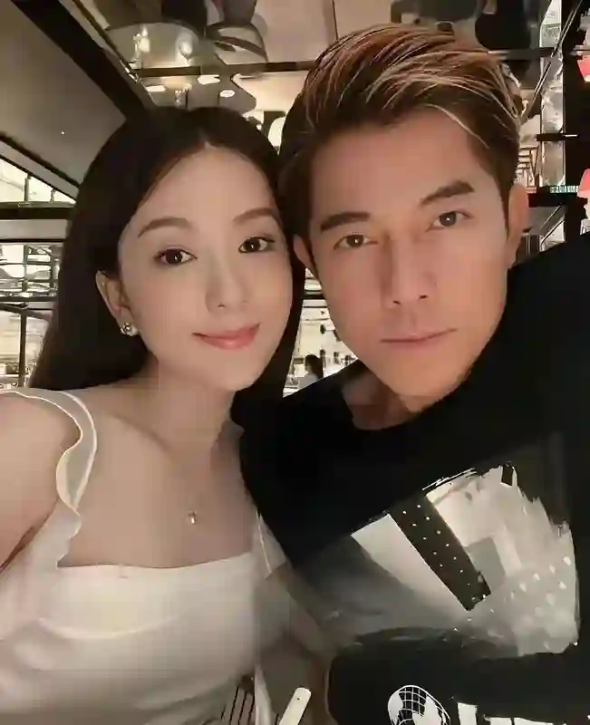 方媛睡衣照显嫩如18岁，烧烤手艺惊呆网友，郭富城娶到宝了