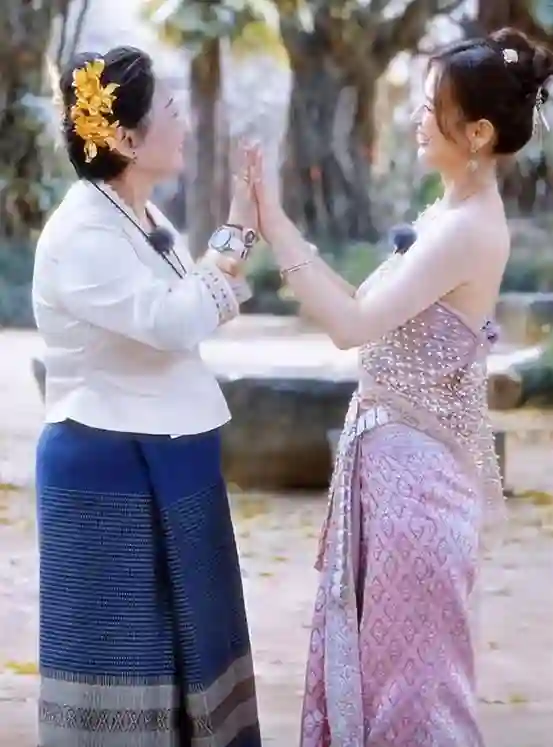 一手好牌打的稀碎，拿离婚当噱头、“背刺”星爷的黄圣依令人唏嘘