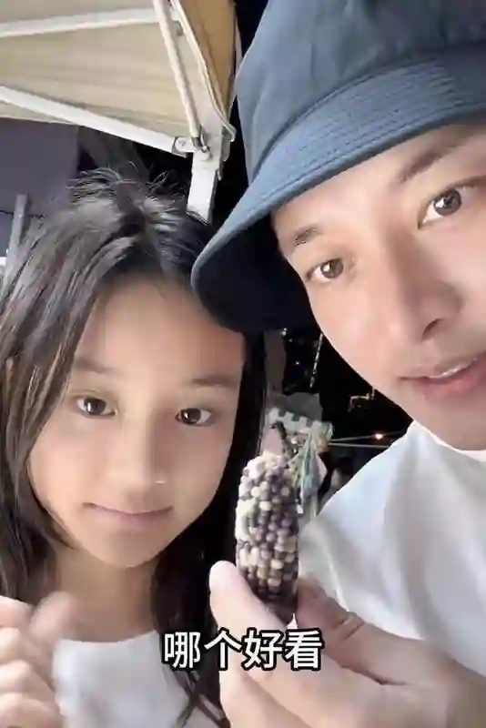贾乃亮甜馨端午合体炫粽！父女复制粘贴脸，12岁甜馨素颜美翻