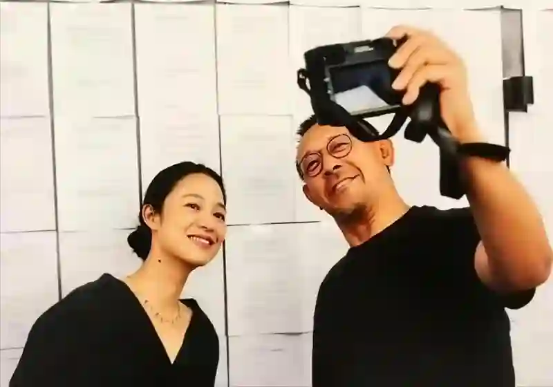 同是姜文的小孩，将法国前妻女儿和周韵儿子放在一起，差距太明显