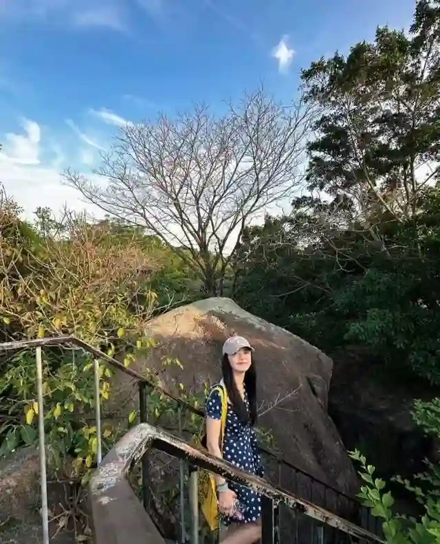 姚晨晒五一鼓浪屿度假照，身材依旧年轻，低调素颜享美好时光