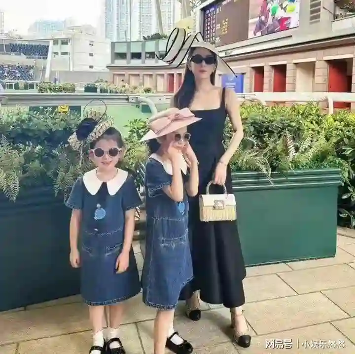 尴尬！大家只找郭富城合影，方媛打扮绝美被晾一边，天王嫂空头衔
