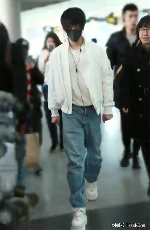 张碧晨华晨宇低调复合？红毯现身婚戒抢镜，超多同款多次被爆复合