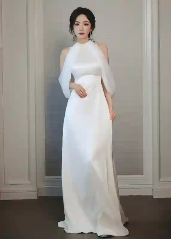 杨幂化身“白月光”美人！清新脱俗气质优雅
