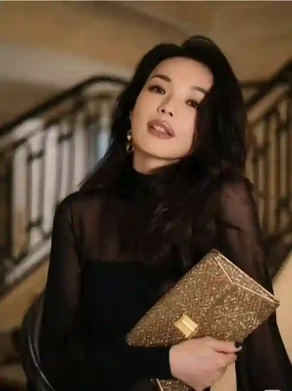 从“艳星”到金马影后，48岁素颜怼镜，她用30年活成了时光偷不走的底气
