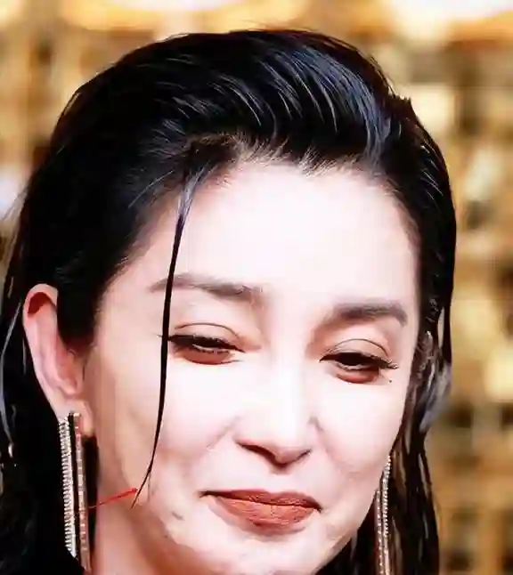 无滤镜大变样，许晴满脸沟壑，海清头发不多，谢霆锋像个小老头