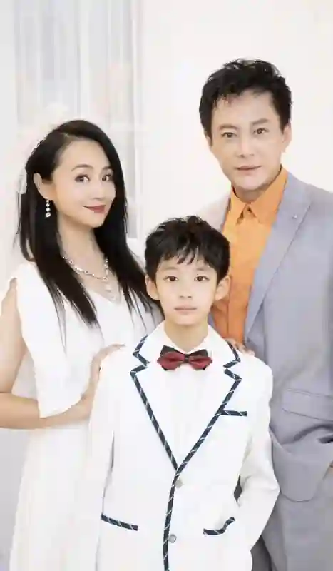 51岁曹颖自曝患癌，放心不下年幼的儿子，坦言当了妈妈后不敢生病