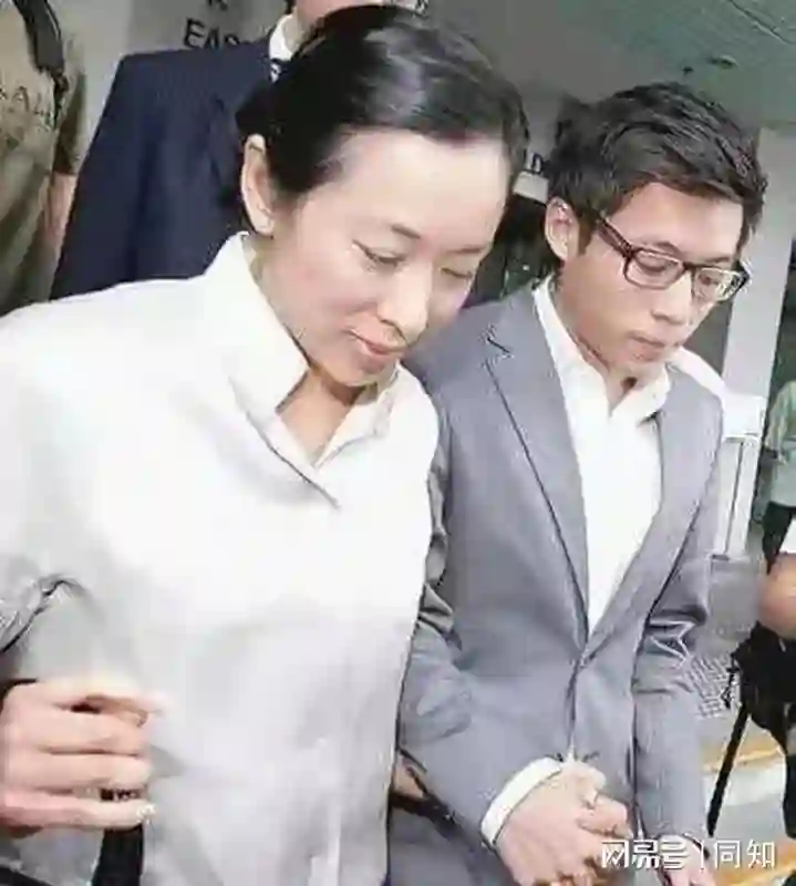 霍震霆曝小儿子已完婚，很满意泰国儿媳，网友：就霍启山孤身一人