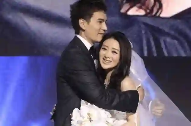 她靠一部剧吃一辈子，二婚嫁小6岁小鲜肉，如今丈夫红得令人嫉妒