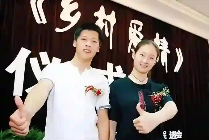 离开赵本山17年后，41岁的“王小蒙”王亚彬，已经走上另一条大道