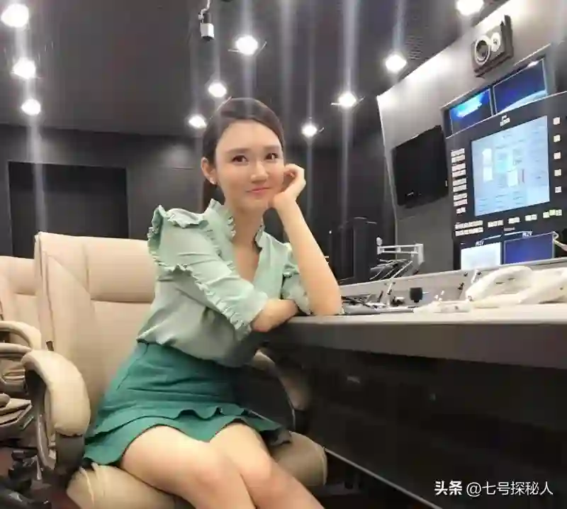 至今未嫁的4位央视女主持，个个情史干净，最大52岁最小35岁