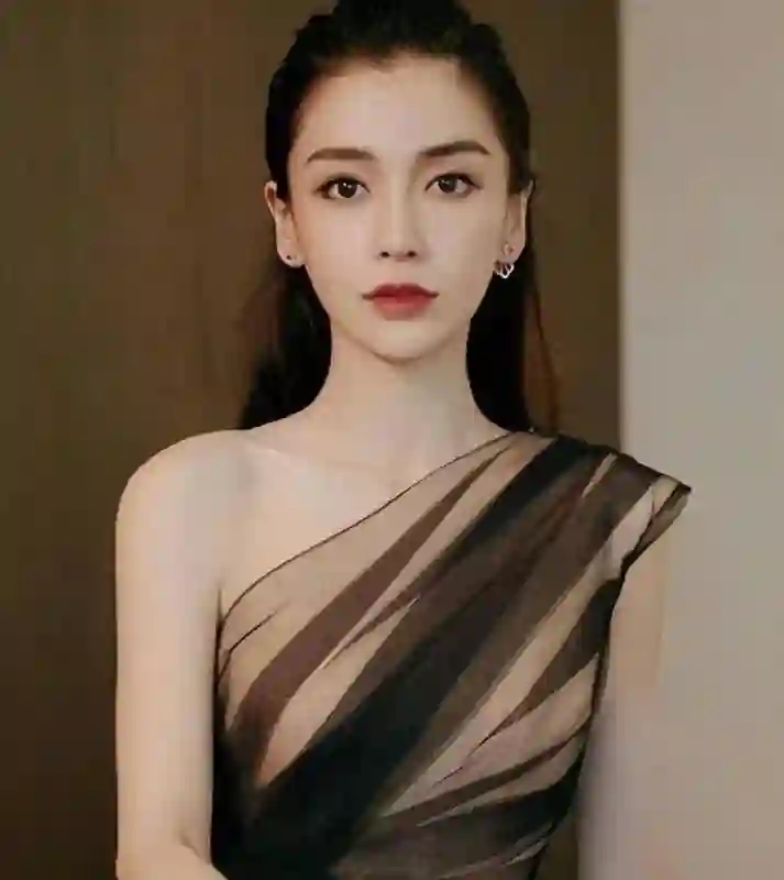 无滤镜下，王琳腊肉脸忍了、戚薇机器脸忍了、萧亚轩老鹰脸没忍住
