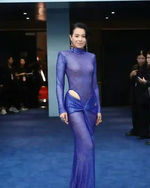 胡杏儿澄清老公夜店风波：纯属误会，同行女士的先生也在现场