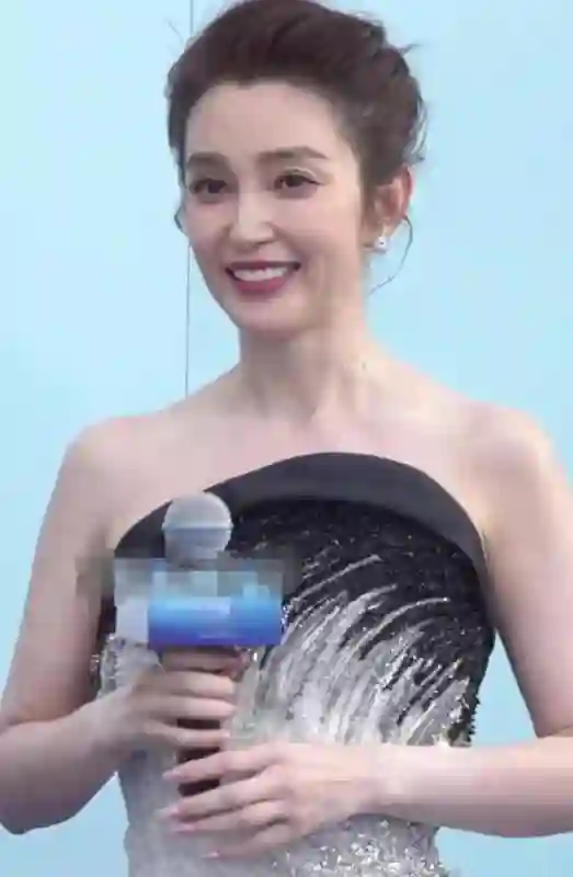 52岁李冰冰“绝症”曝光，就连正常生活都成奢侈，无人敢近身！