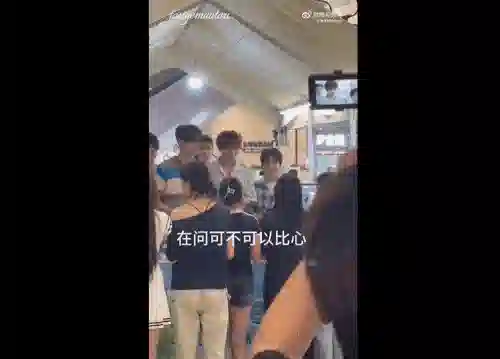 高颜值、有能力，咖啡店都是这样的员工就好了…