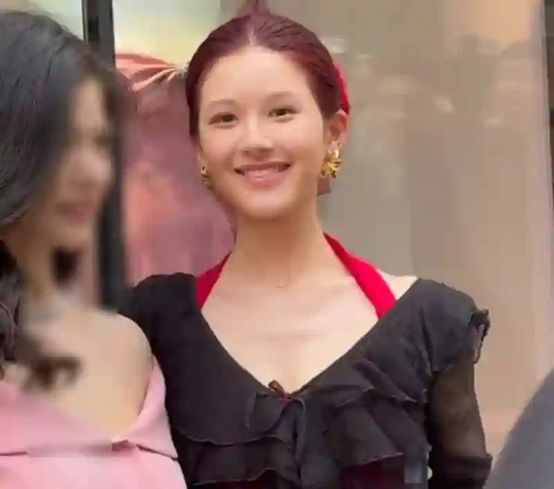 看了43岁杨蓉和26岁赵露思的近照，治好了多少人的“颜值焦虑”！