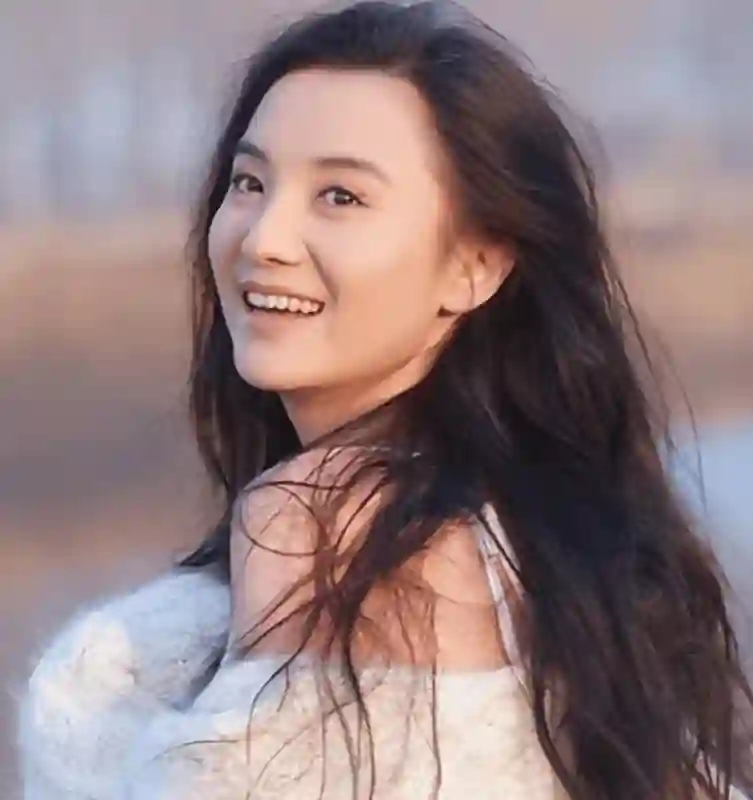 宋佳：我因事业放弃陈龙，因婚姻放弃张黎，现在和黄少峰长厢厮守