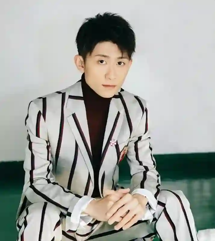 短暂地红了一下！高开低走的3位明星，曾经是顶流现“查无此人”