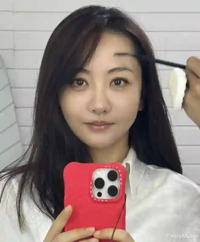 43岁杨蓉与26岁赵露思近照，颜值差距不大，治愈“焦虑症”！