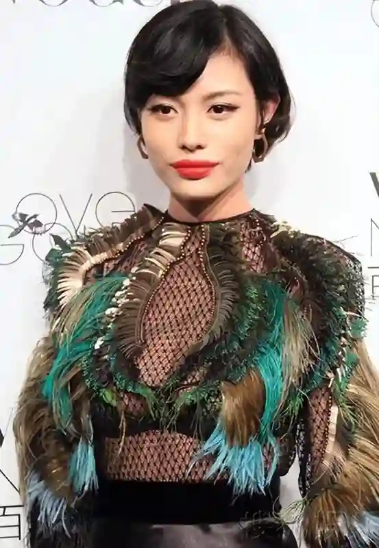 离婚两年，汪峰用求婚规格给宁静庆生，彻底撕碎章子怡最后的体面