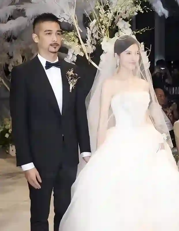 原来他俩是夫妻！巅峰时期传出喜讯，结婚恩爱9年零绯闻