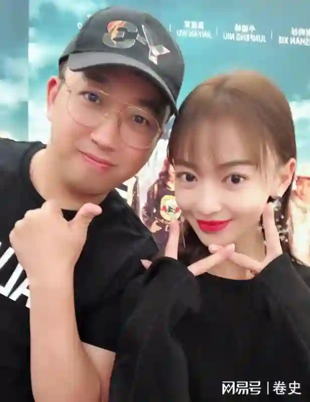 仅仅2个月像换了个人，产后复出的吴谨言，终究是走了杨幂的老路