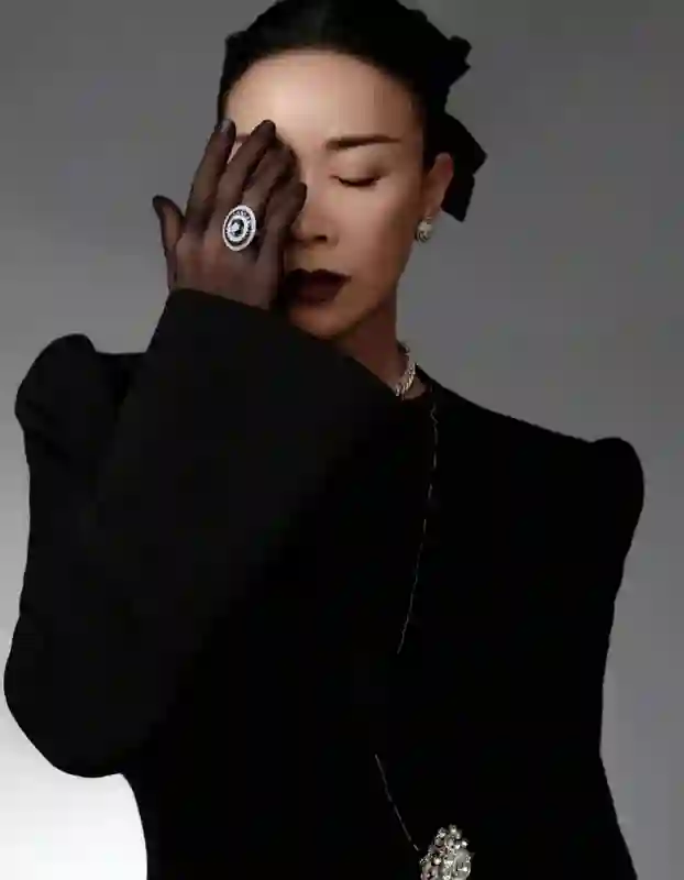 那英伦敦陪李嫣吃饭被赞“比王菲贴心”？“干妈KPI”又达成了？