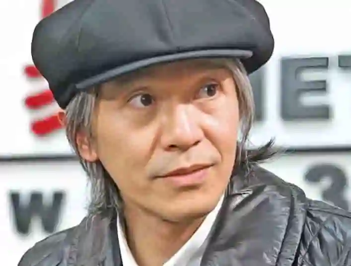 成龙老了，李连杰老了，周星驰也老了，而64岁的他看起来却像30岁