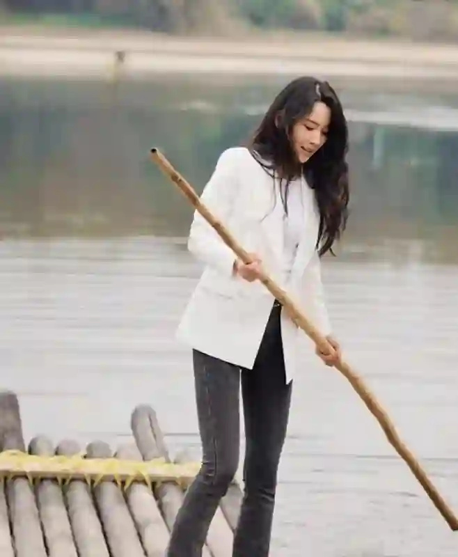 森林北携母亲回哈密老家，自曝自己是农村人！汪峰眼光真不错！