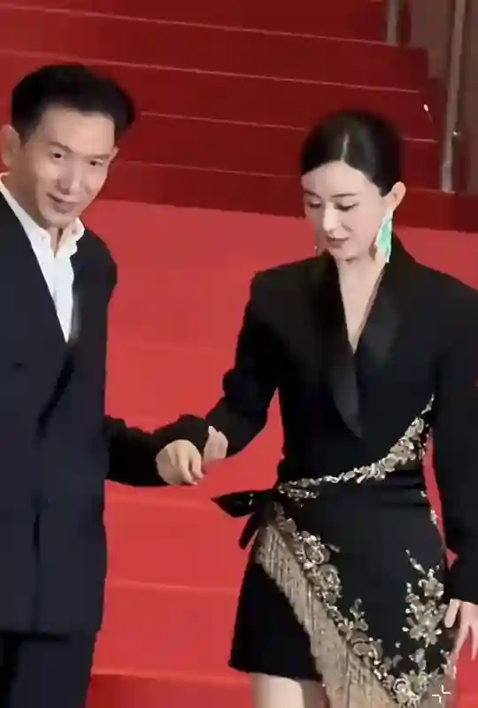赵丽颖隐婚风波再发酵！和赵德胤更多亲密互动被扒，粉丝祝福两人