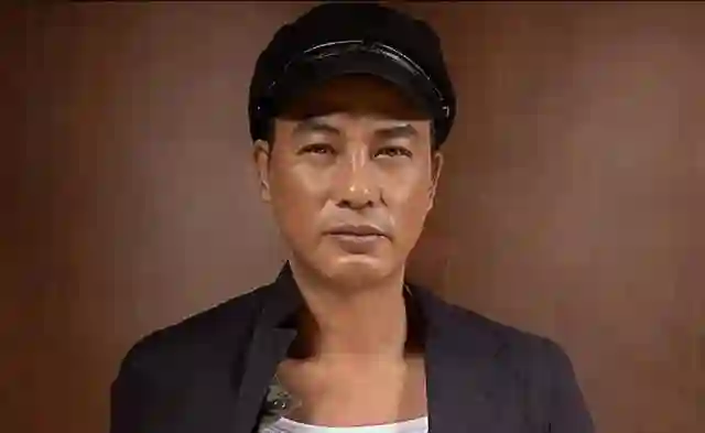 任达华：出道43年0绯闻，为爱丁克，50岁老来得子泪流满面
