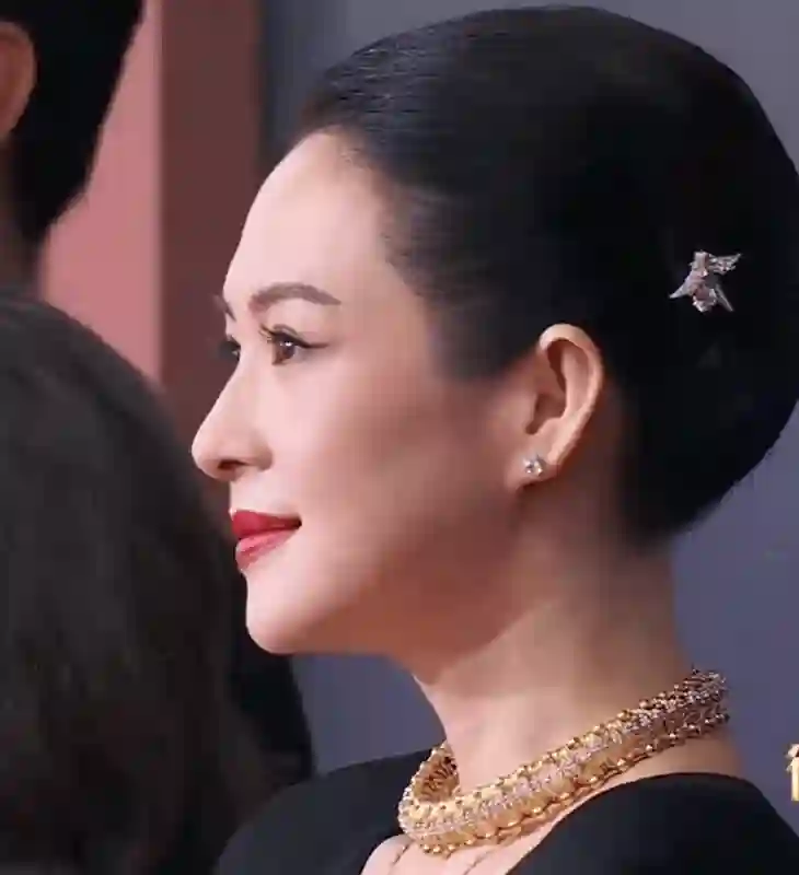 红毯生图来了！章子怡富态十足，钟楚曦过于瘦，金晨变化明显