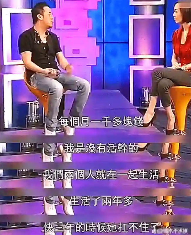 杨坤又上热搜了，饭后与高颜值美女十指相扣回酒店，举止十分亲密