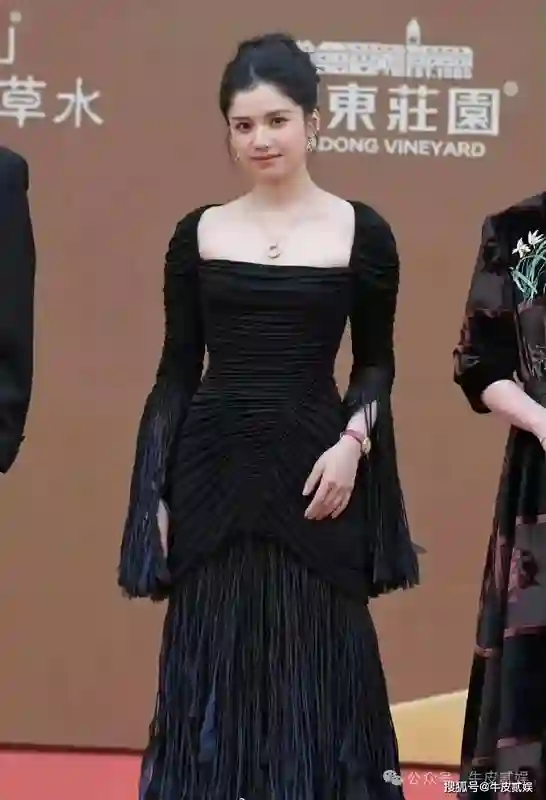 妈呀，华表奖红毯女星生图太真实，一个个像是吃了防腐剂似的