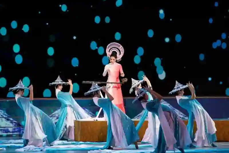 “一根琴弦演奏出的百种音韵、千种情感和无限可能”｜ 《独一无二》雷滢独弦琴音乐之旅（贰）即将上演