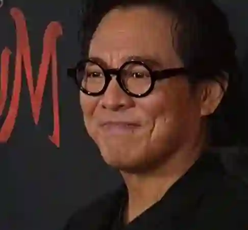 不露面不知道，一露面吓一跳！这些明星怎么突然老得连面相都变了