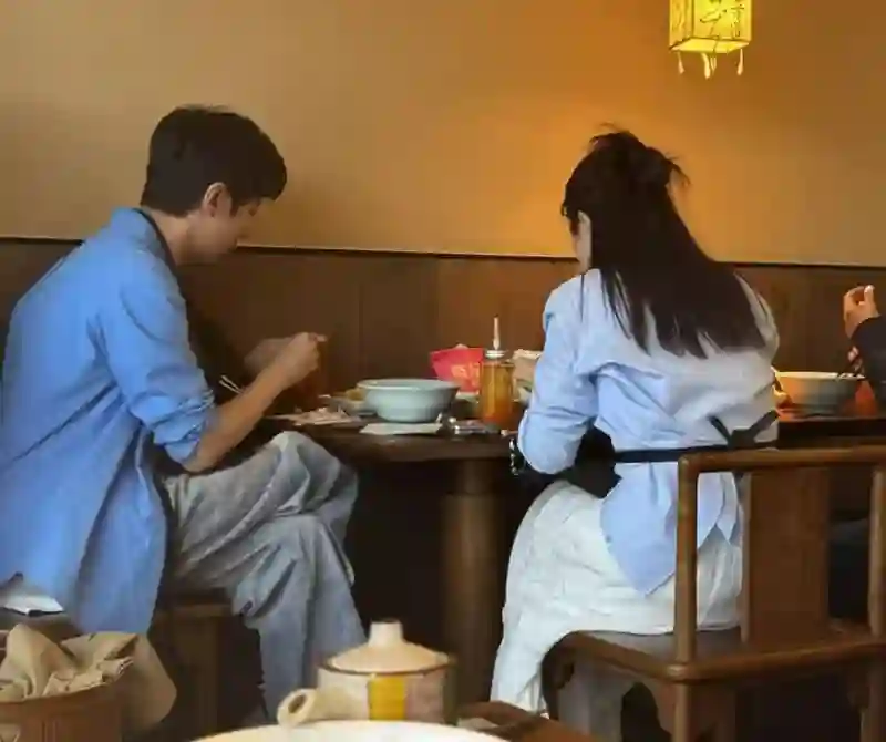 两个毫无交集的人突然结婚了？