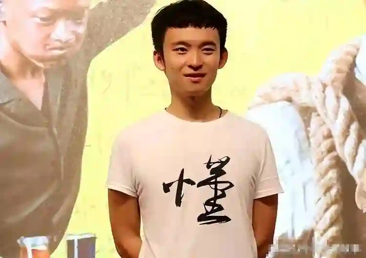长相一般演技平平，却能让孙俪赵丽颖轮流为他搭戏，董子健不一般